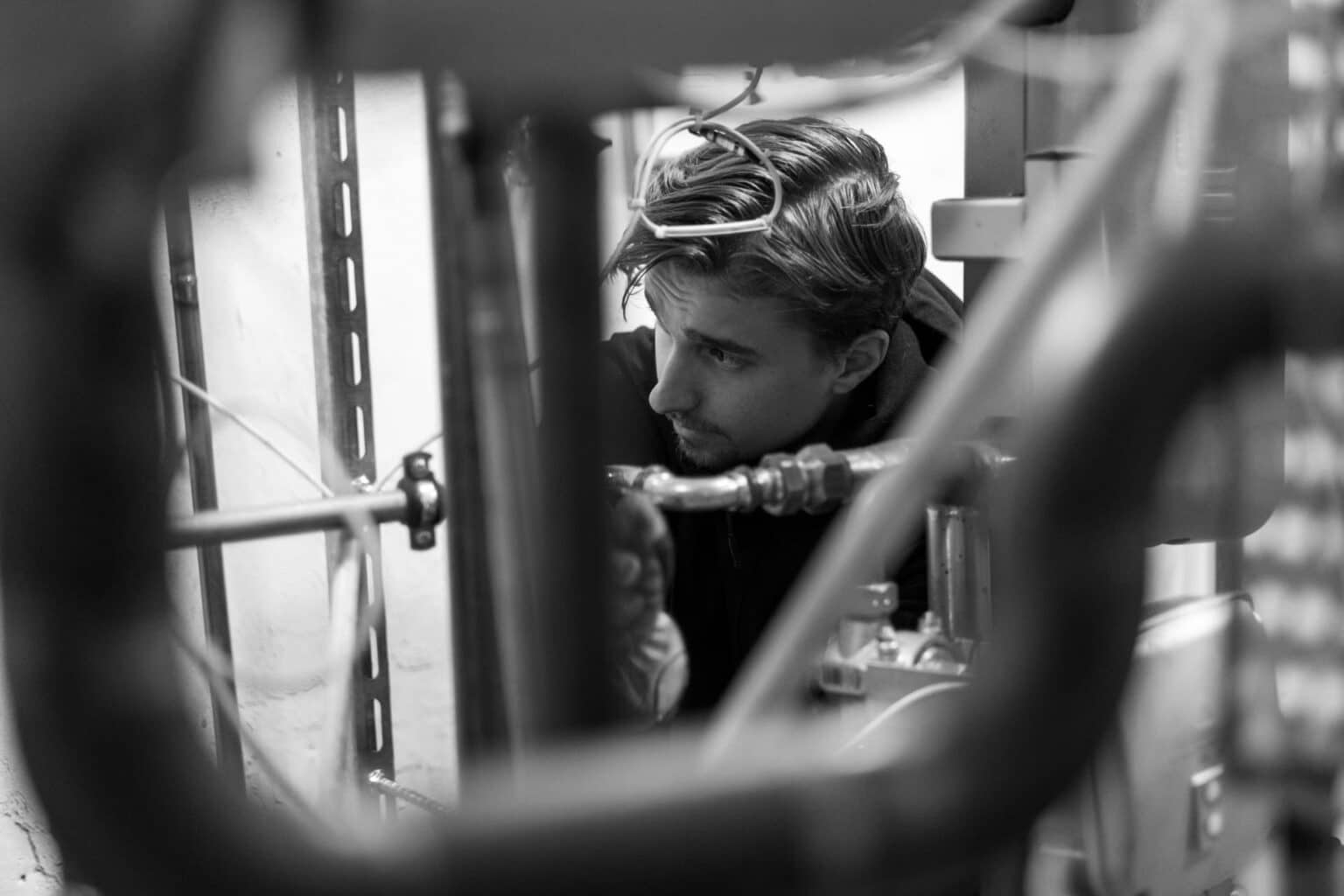 Rörmokare från Johanssons Rör i arbete på ett VVS-jobb