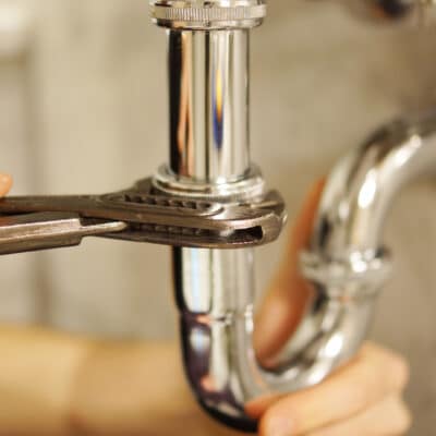 Rensning av avlopp: WC eller renslucka